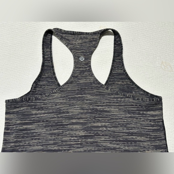 Lululemon: Women’s Sleeveless Top - Picture 3 of 6